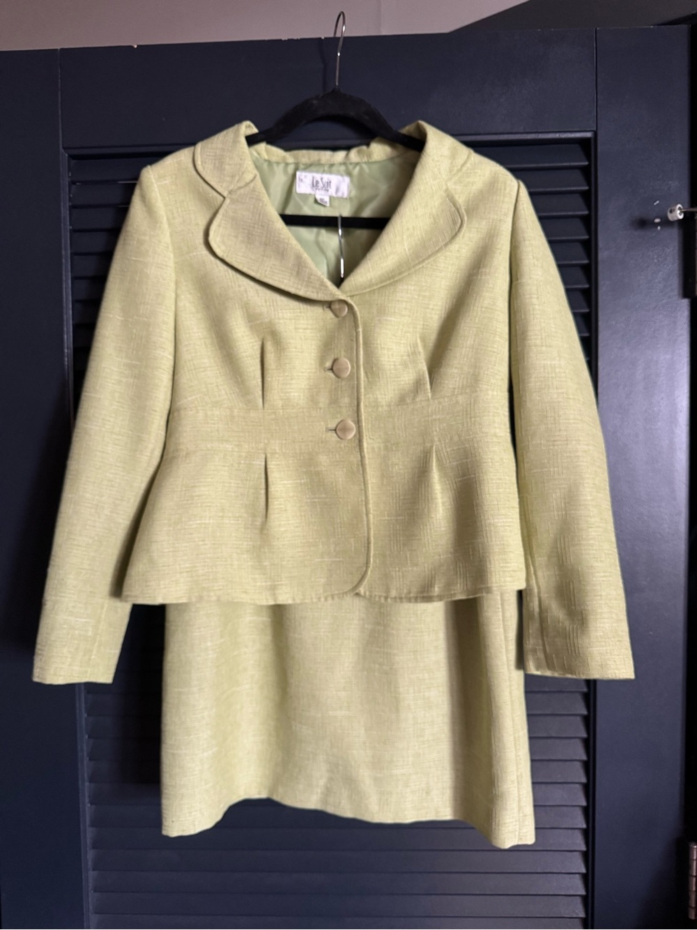Le Suit Light Green Tailored Two-Piece Jacket and Skirt Set